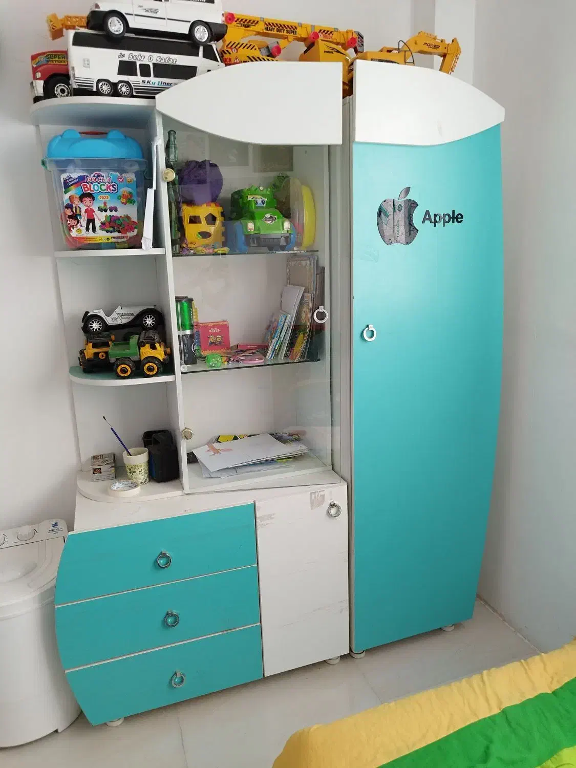 تشک و تخت کودک و نوجوان و کمد ( لباس و شیشه‌ای )|تخت و سرویس خواب|مشهد, حجاب (شهرک غرب)|دیوار