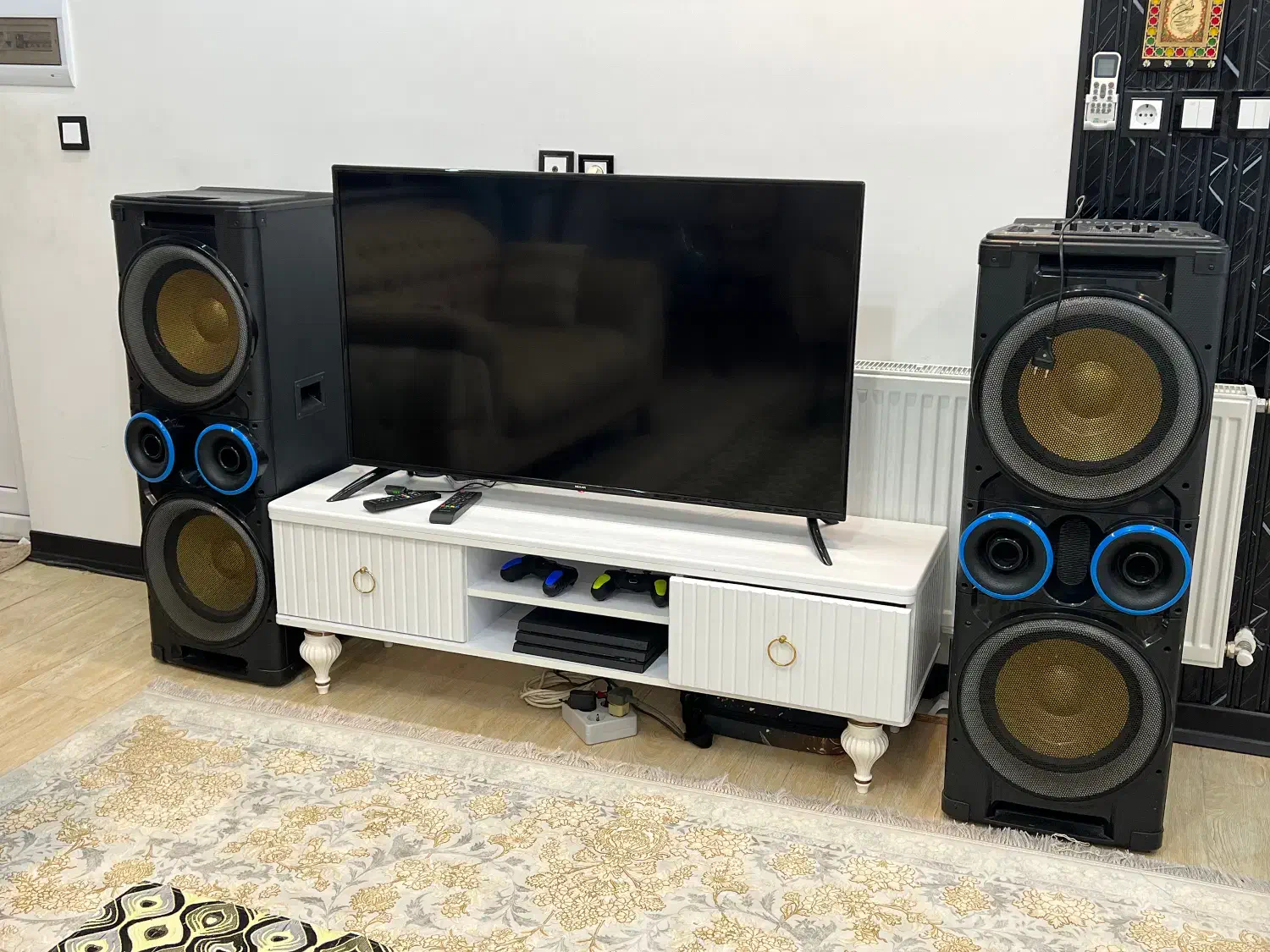 تلویزیون ومیز|تلویزیون و پروژکتور|رشت, یخسازی|دیوار