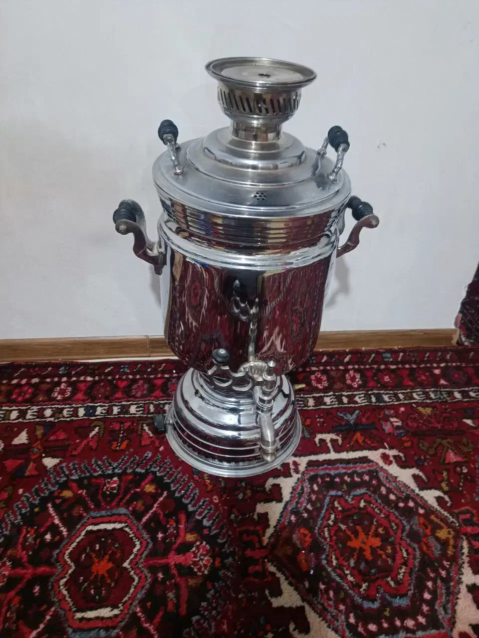 سماور بزرگ مجلسی|سماور، چایساز، قهوهساز|خسروشاه, |دیوار