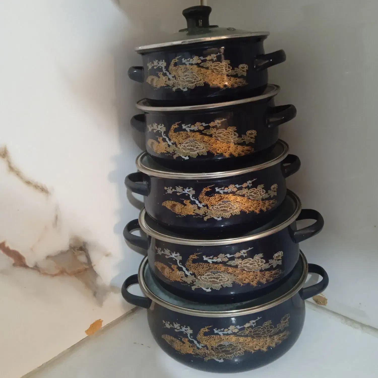 وسایل اشپزی|ظروف پخت‌وپز|جم, |دیوار