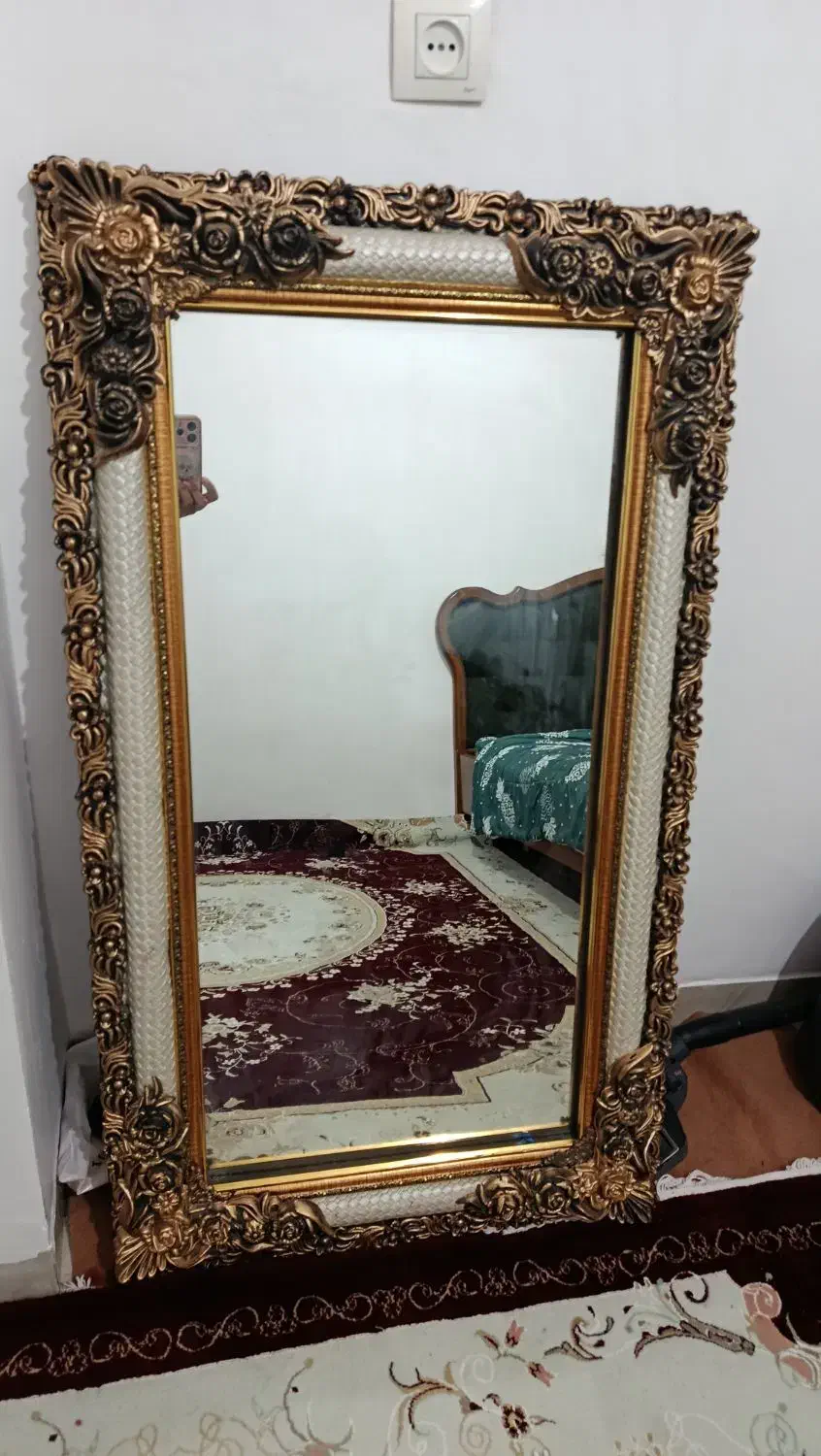 آینه|آینه|خرم‌آباد, |دیوار