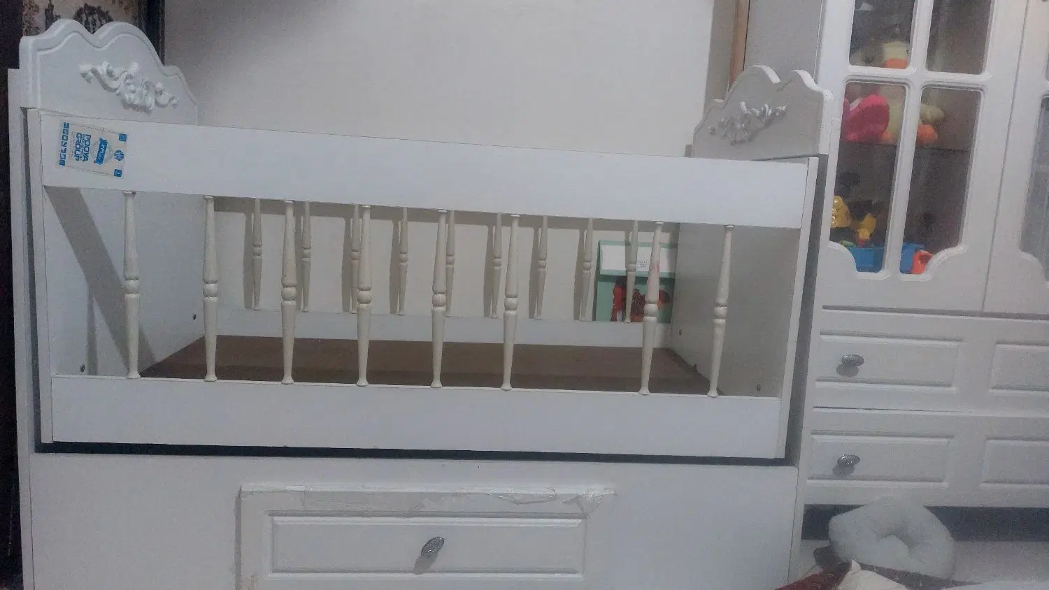 تخت|تخت و صندلی بچه|مشهد, رباط طرق|دیوار