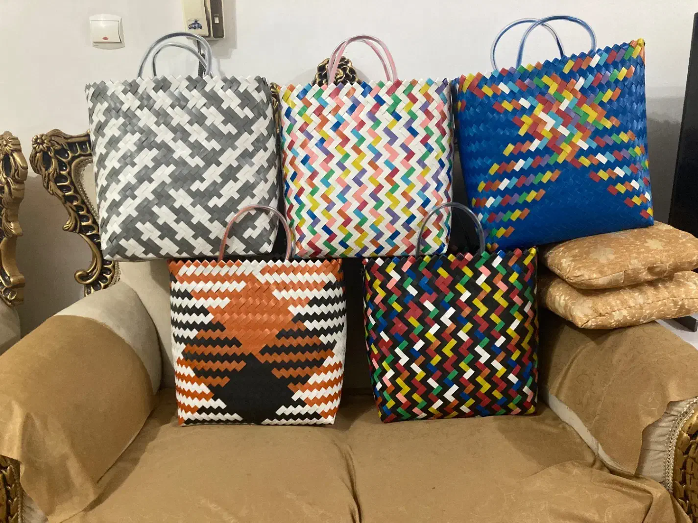 ساک تسمه ای|کیف، کفش، کمربند|آستانه اشرفیه, |دیوار