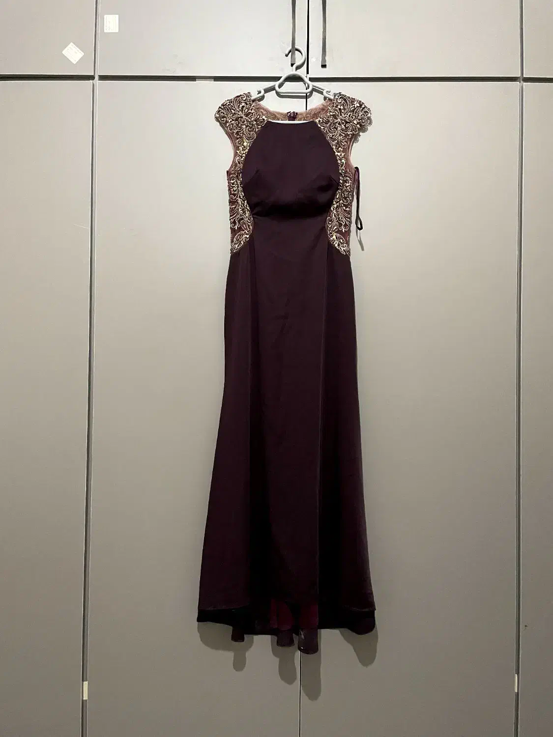 پیراهن مجلسی|لباس|چالوس, |دیوار