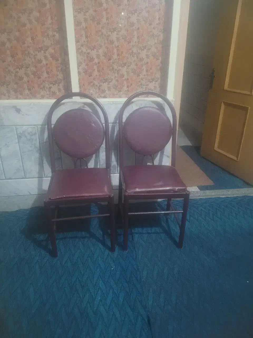 میز نهار خوری ۴ نفره باد عدد صندلی|میز و صندلی غذاخوری|خمینیشهر, |دیوار