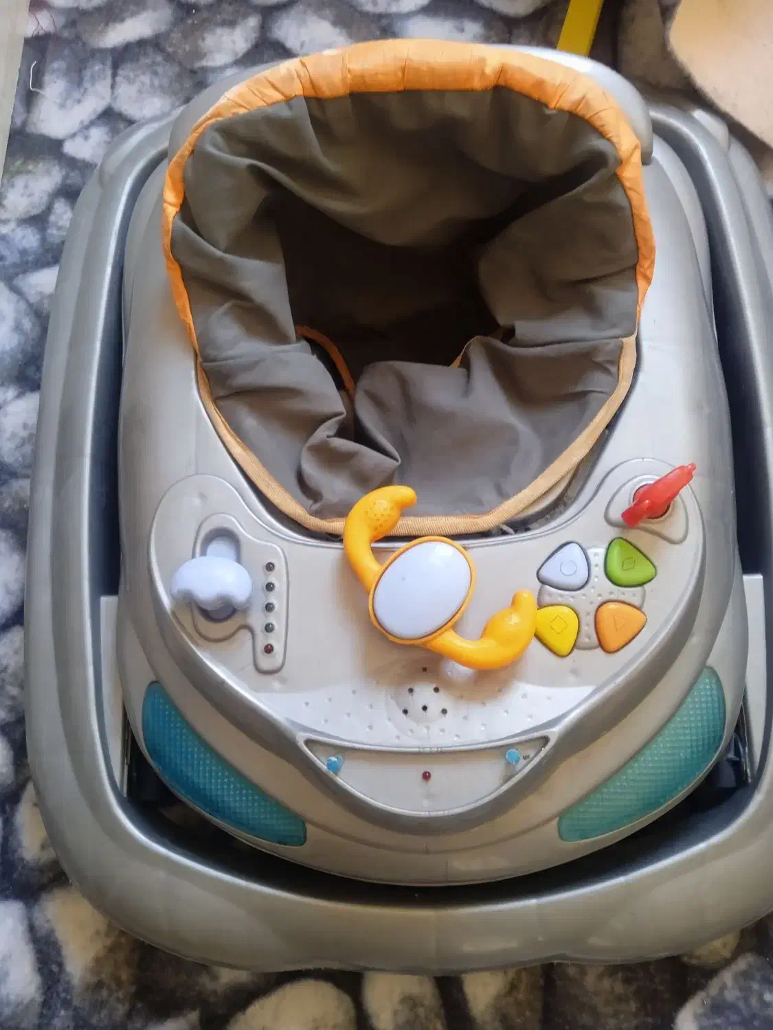 روروک سالم|کالسکه و لوازم جانبی|فولادشهر, مسکن مهر فولادشهر|دیوار