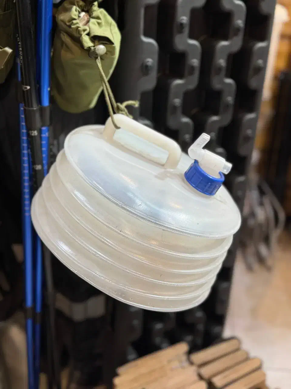 گالن تاشو آب|ظروف نگهدارنده، پلاستیکی، یکبارمصرف|رشت, استادسرا|دیوار