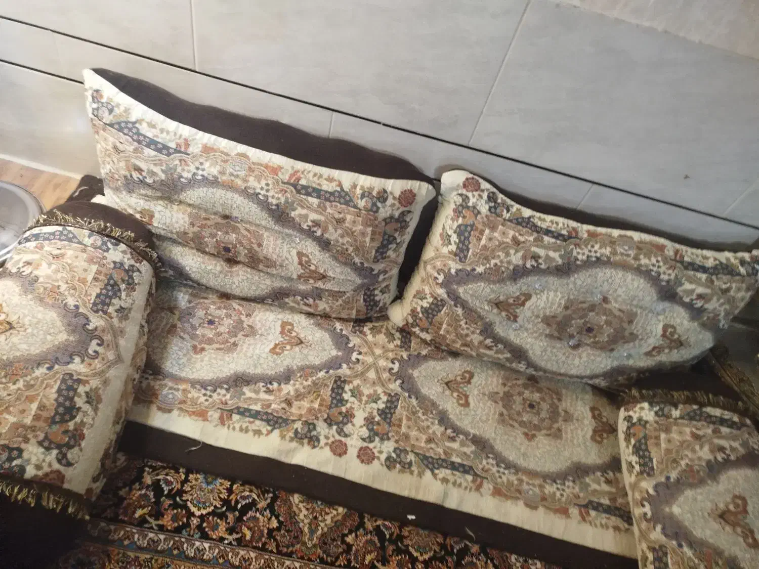 شاه نشین|پشتی|خرم‌آباد, |دیوار