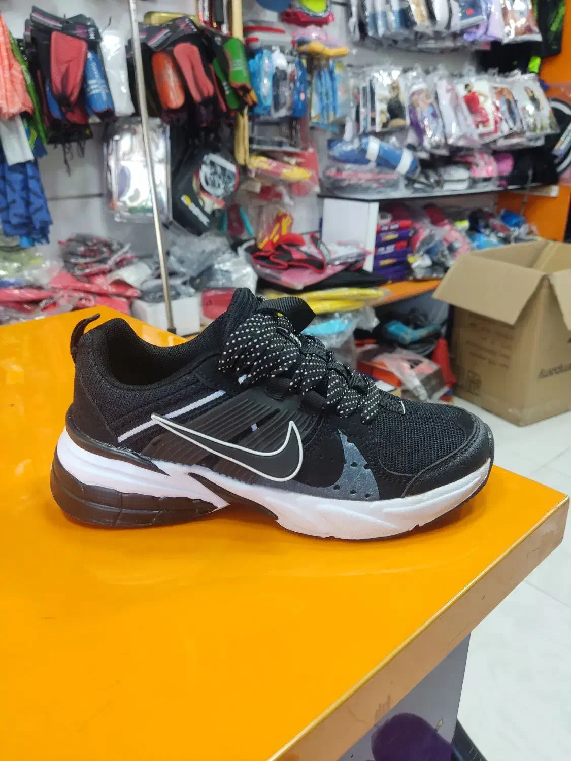 کفش پیاده روی و ورزشی|کیف، کفش، کمربند|طبس, |دیوار