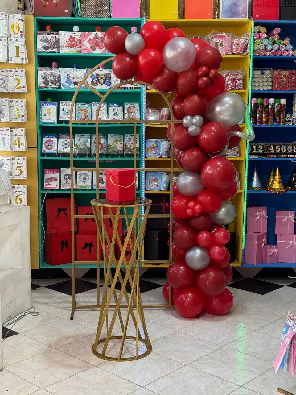 بادکنک آرایی با میز و استند ۹۰۰ تومان|خدمات پذیرایی، مراسم|ماهدشت, |دیوار