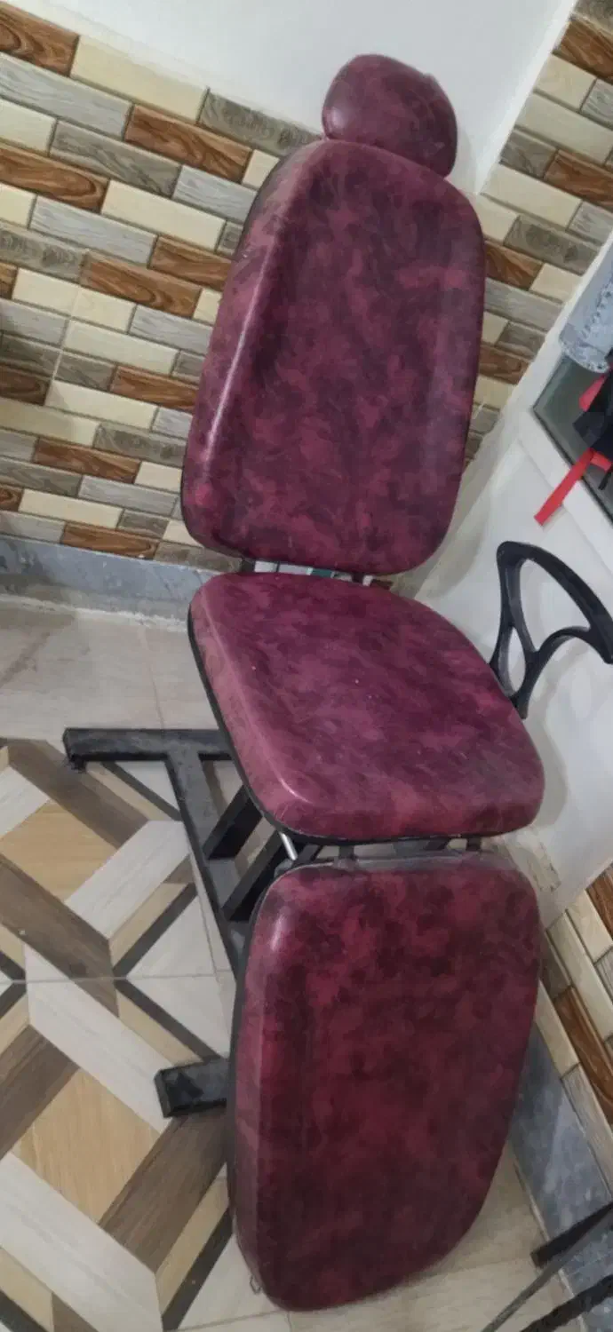 آینه و صندلی آرایشگاه باشه ۲/۵۰۰/۰۰۰ کاملا سالم|آرایشگاه و سالنهای زیبایی|شاهرود, |دیوار