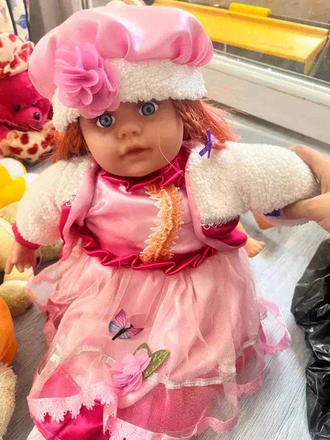 عروسک|اسباب‌بازی بچه|شاهین‌شهر, مسکن مهر|دیوار