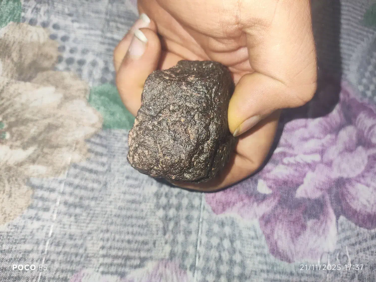 سنگ مشکوک به شهاب سنگ|کلکسیون اشیاء عتیقه|ساوه, |دیوار