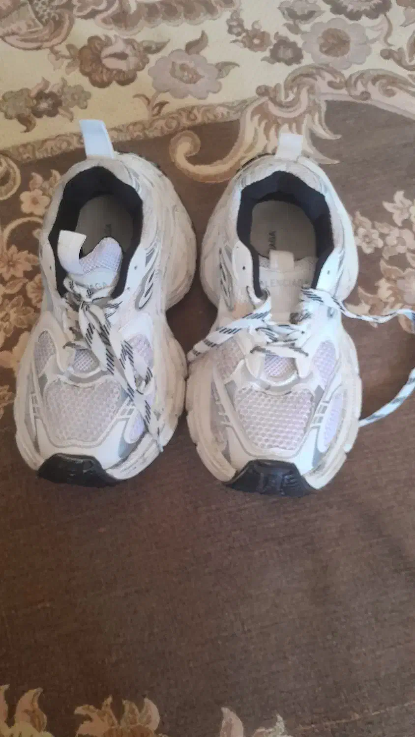 کفش نو نو|کیف، کفش، کمربند|مسجد سلیمان, |دیوار