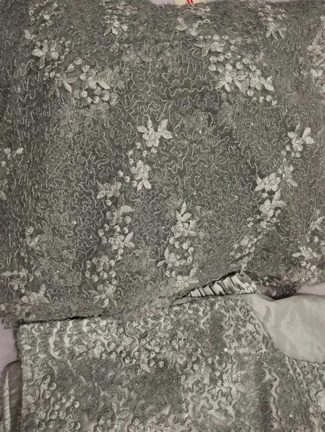 دو دست لباس کردی دوخته شده|لباس|قروه, |دیوار