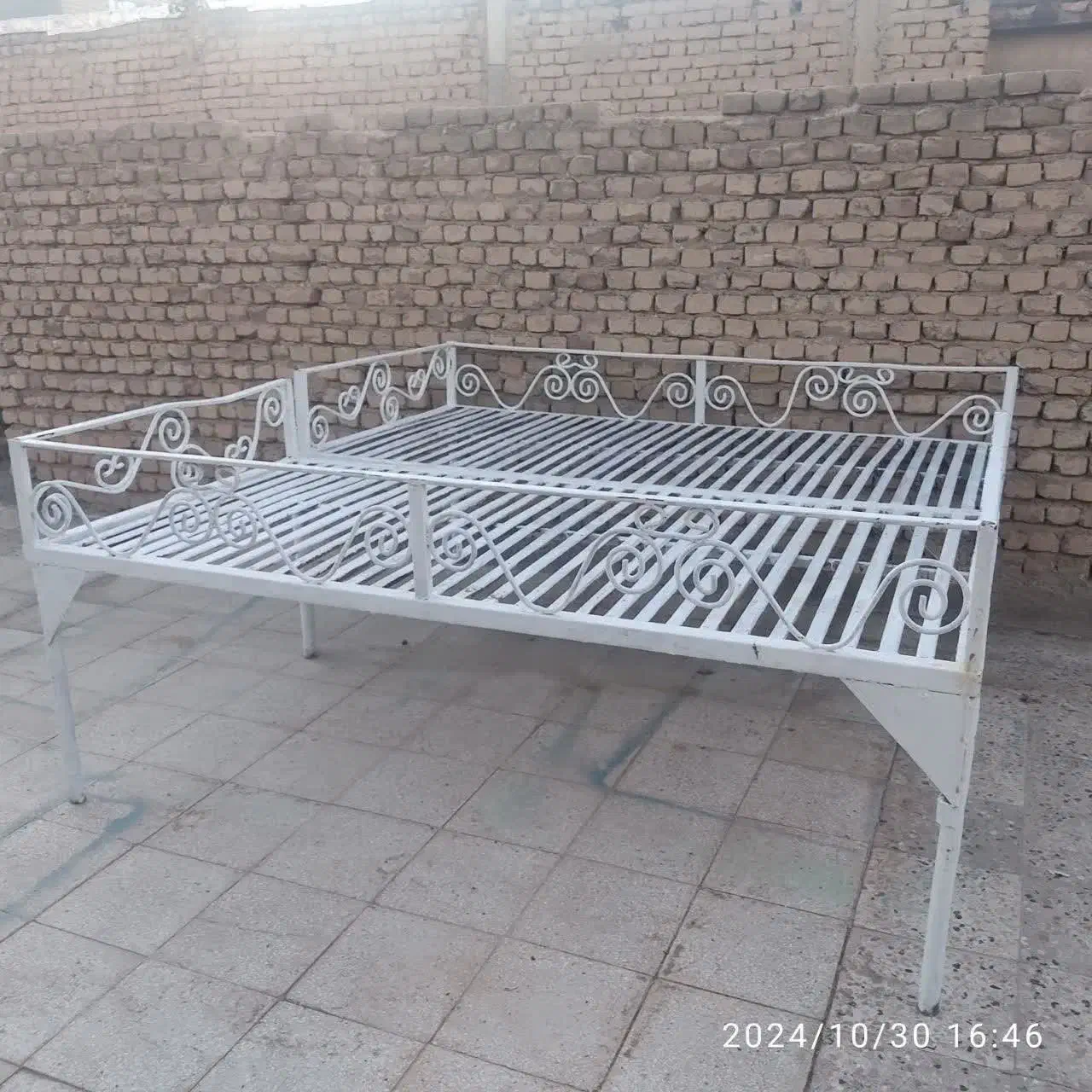 تخت فلزی مناسب باغ وویلا|تخت و سرویس خواب|کاشمر, |دیوار