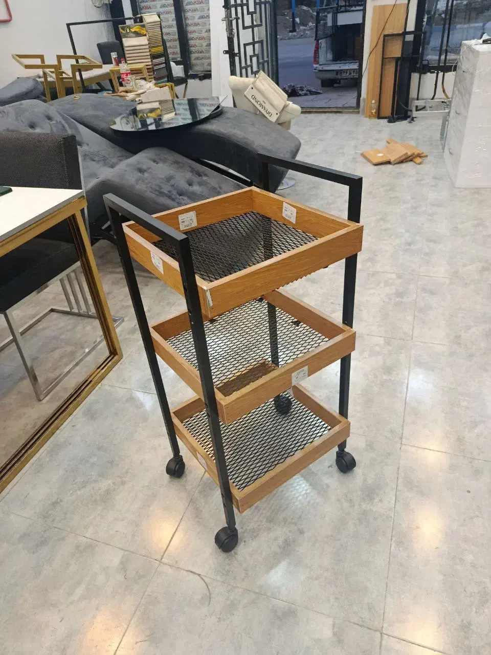 ترولی طبقه ای / میز آرایش / آینه / میزناخن کشودار|آرایشگاه و سالن‌های زیبایی|ملک‌آباد, |دیوار