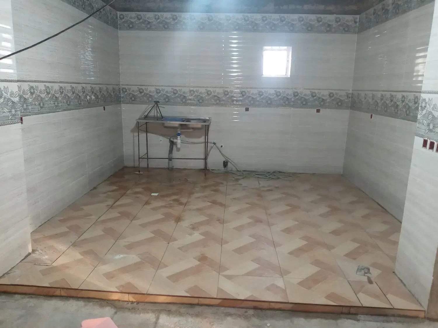 کاشی کاری وسرامیک کاری|خدمات پیشه و مهارت|زابل, |دیوار