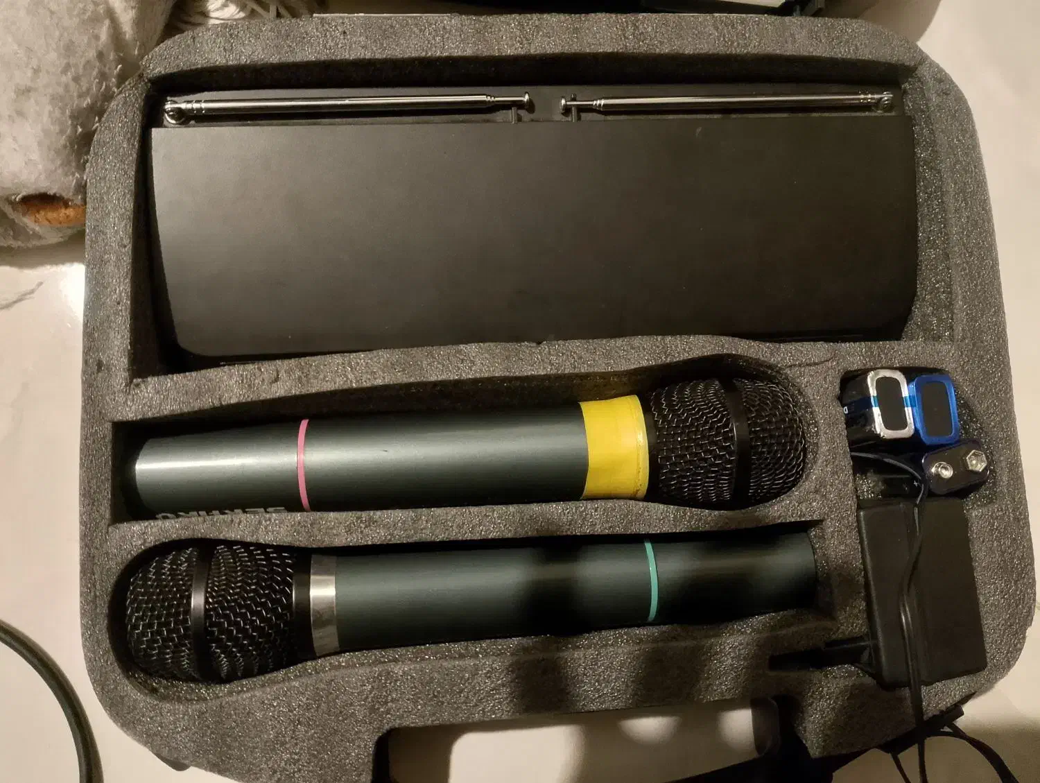 میکروفون بیسیم|آلات موسیقی|ری, فیروزآبادی|دیوار