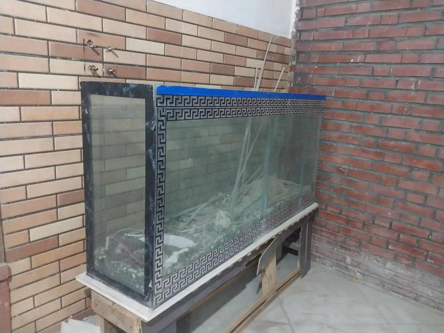 آکواریوم|ماهی|رباط‌کریم, رباط‌کریم|دیوار