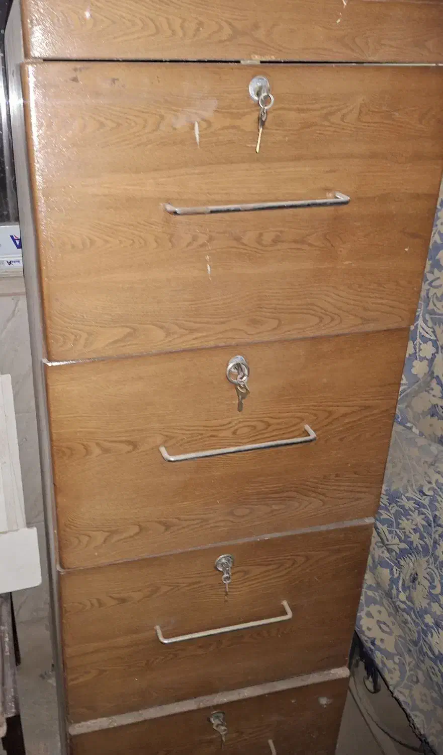 فایل چوبی چهار کشویی و قفل دار|جاکفشی، کمد، دراور|قرچک, میرزائی جنوبی|دیوار