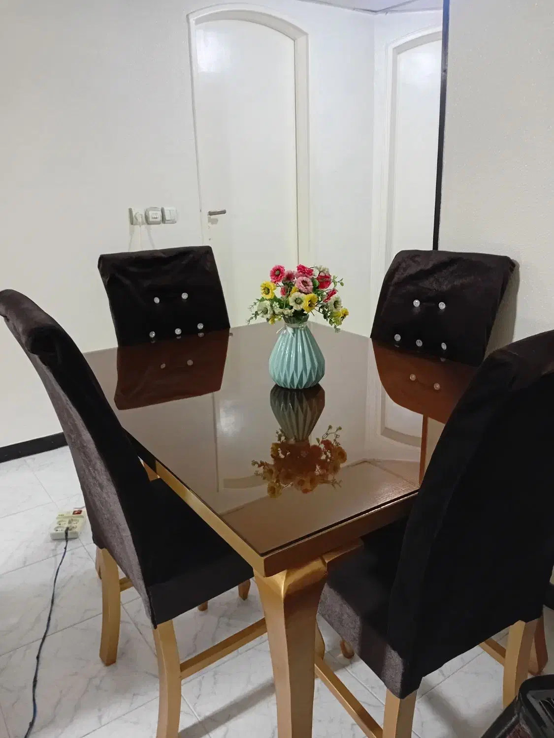 ناهار خوری چهار نفره در حد نو|میز و صندلی غذاخوری|شاهینشهر, عطار|دیوار