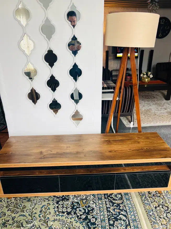 آباژور ایستاده در حد نو روشن|چراغ خواب و آباژور|بندر انزلی, آذربایجان|دیوار