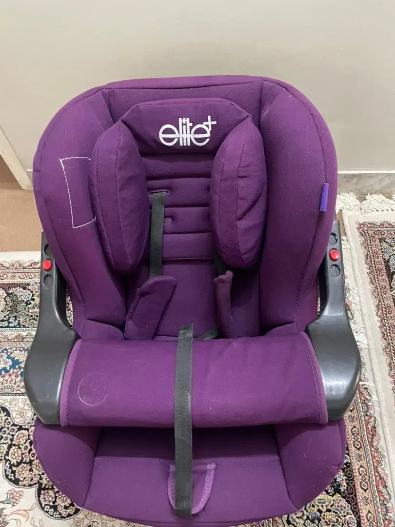 صندلی ماشین ..تحمل وزن تا 25 کیلو کاملا نو|تخت و صندلی بچه|شیراز, عادل آباد|دیوار