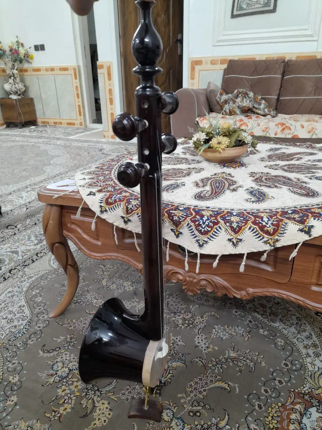 کمانچه نونو|سازهای سنتی|همدان, |دیوار