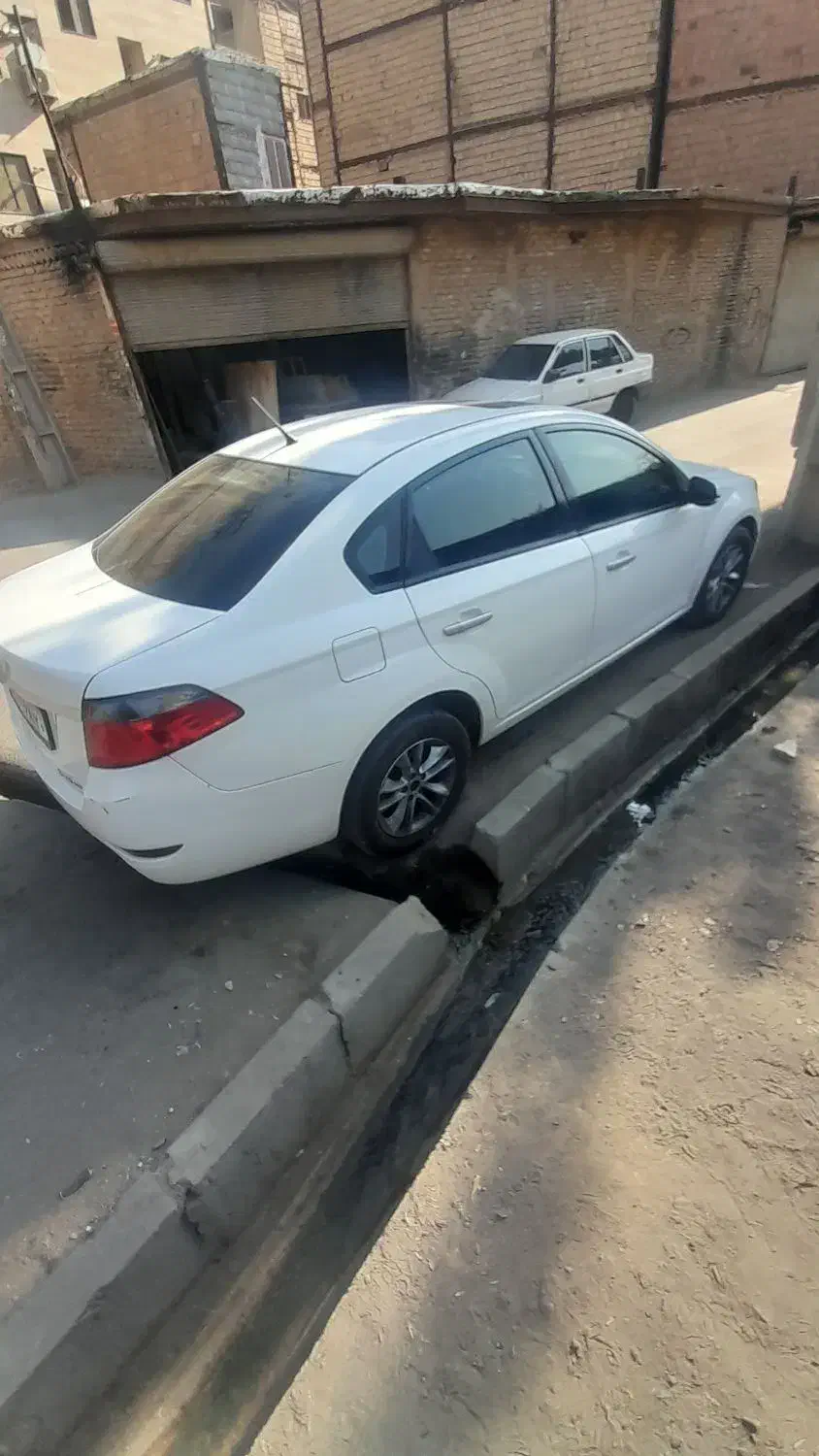 اتومبیل برلیانس ۳۳۰ اتومات|خودرو سواری و وانت|تهران, اسفندیاری|دیوار