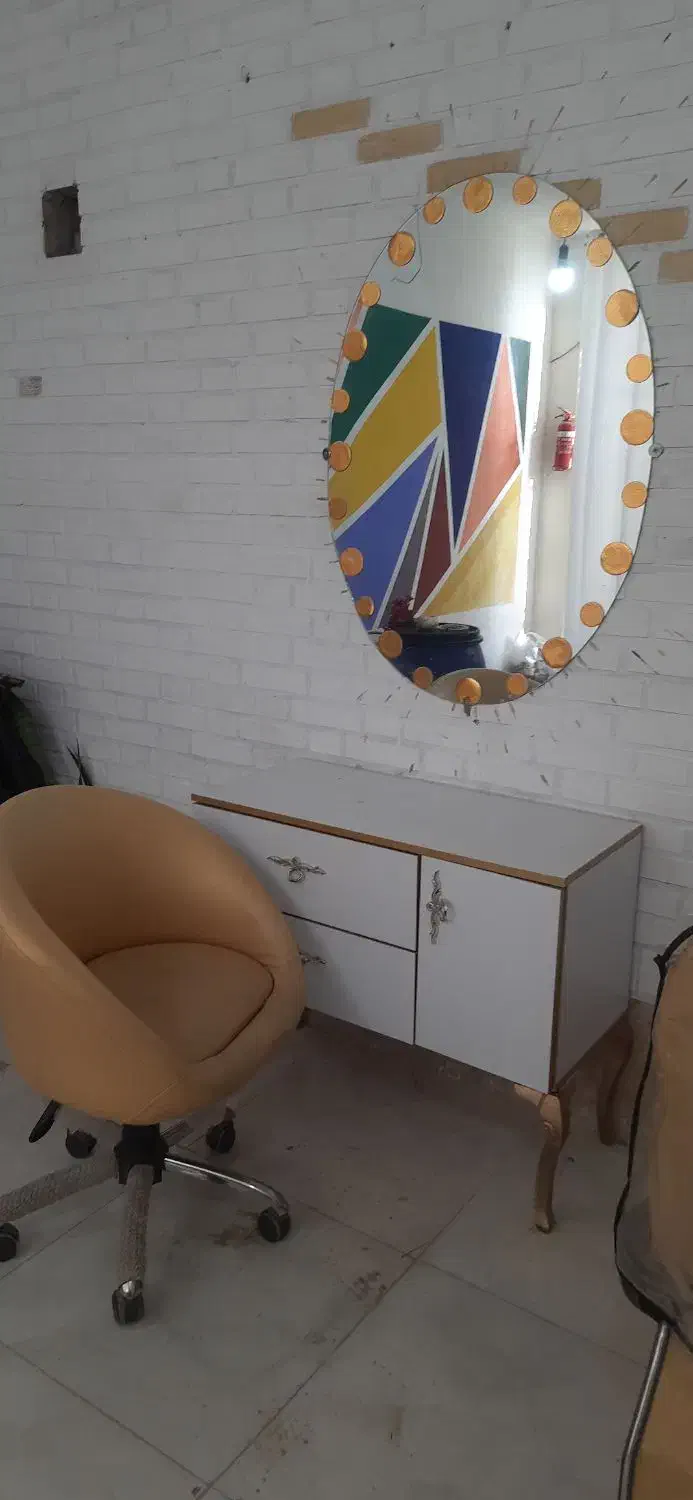 وسایل سالن زیبایی|آرایشگاه و سالن‌های زیبایی|ملایر, |دیوار