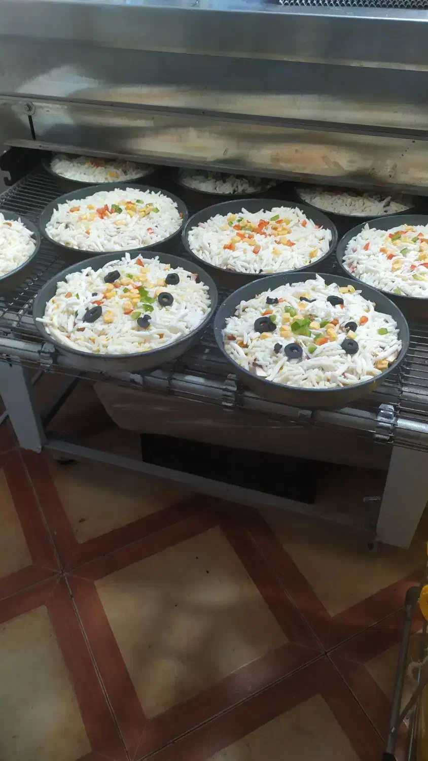 فر پیتزا|کافی‌شاپ و رستوران|قم, بیست متری ولیعصر|دیوار