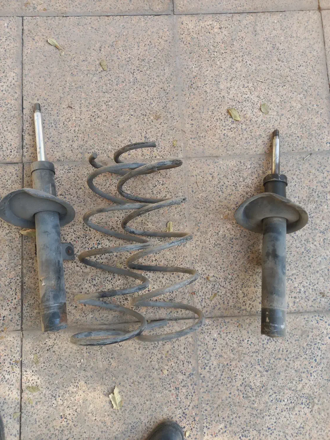 یک جفت کمک و فنر پژو 206|قطعات یدکی و لوازم جانبی|یزد, |دیوار