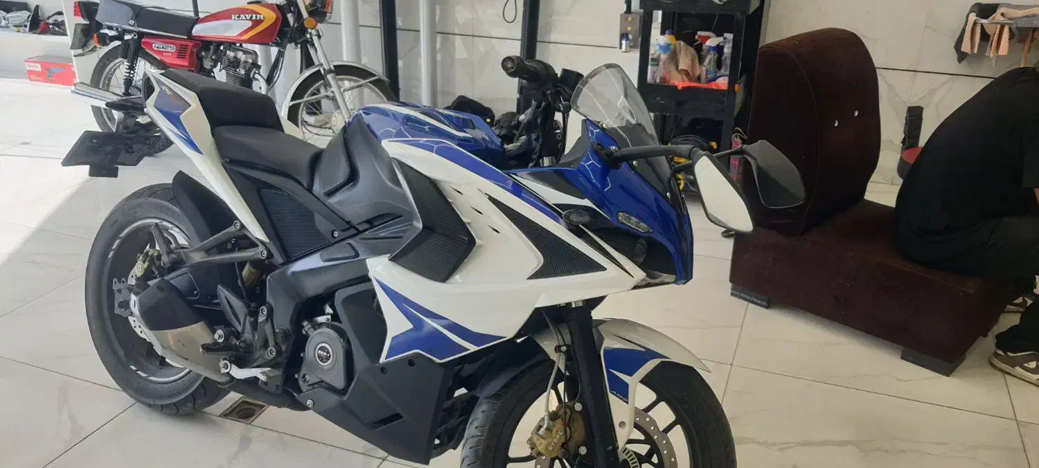 rs200|موتورسیکلت|اصفهان, باغ گلها|دیوار