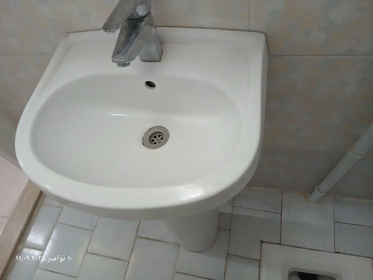 روشویی با پایه|لوازم سرویس بهداشتی|بندر انزلی, آذربایجان|دیوار