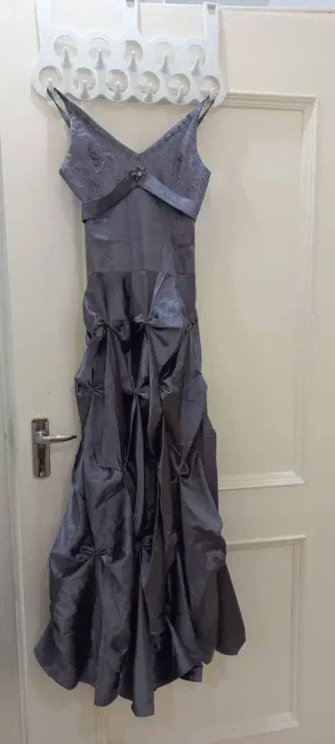 لباس مجلسی نو|لباس|اصفهان, پوریای ولی|دیوار