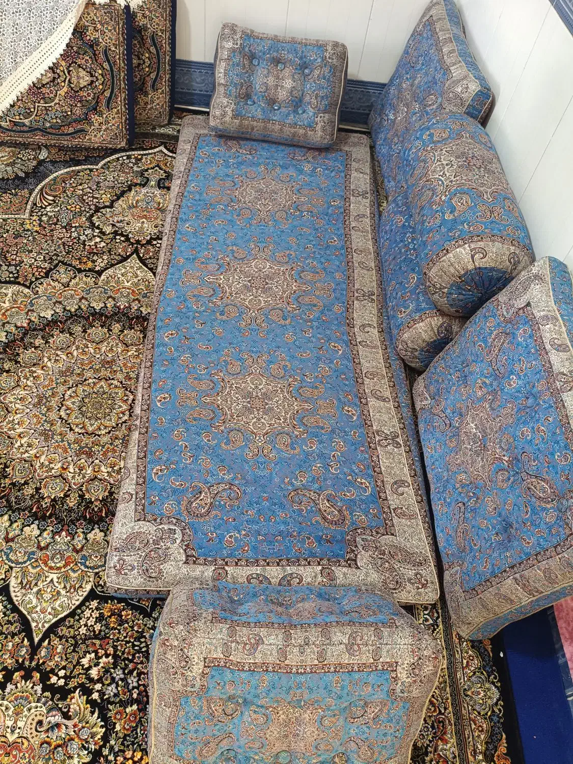 پشتی|پشتی|قم, ولیعصر|دیوار