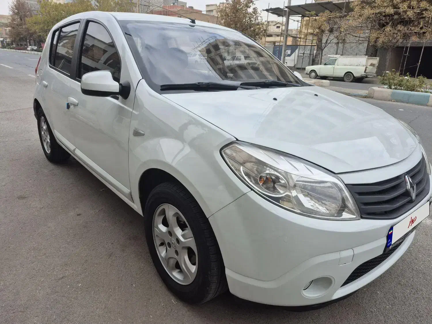 ساندرو اتوماتیک مدل ۹۶|خودرو سواری و وانت|نیشابور, کوی فرهنگیان|دیوار