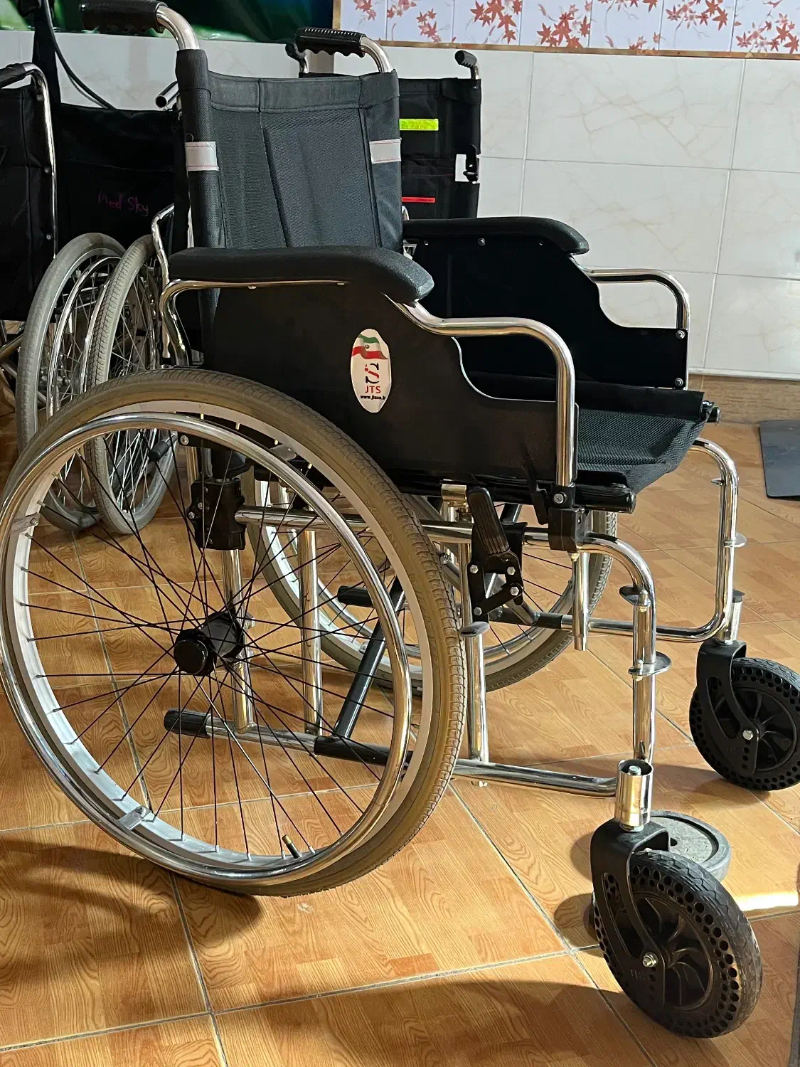 ویلچر ارتوپدی|پزشکی|محمدیه-قزوین, |دیوار