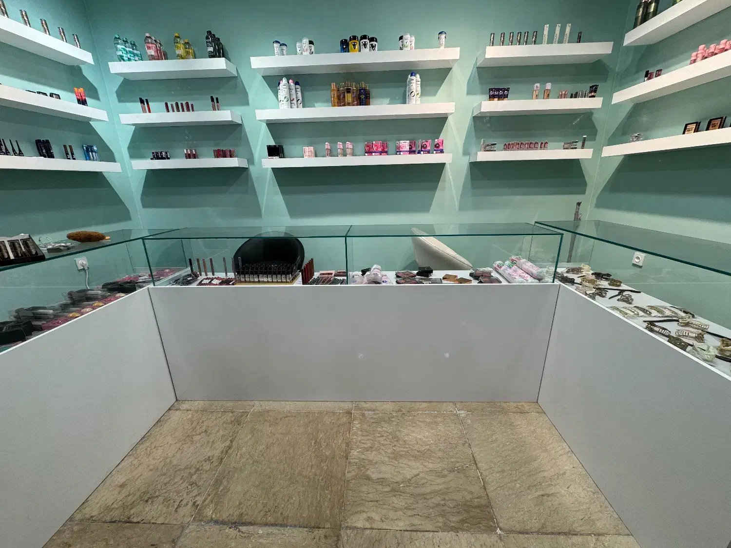 ویترین|فروشگاه و مغازه|تهران, مینی‌سیتی (شهرک نفت)|دیوار