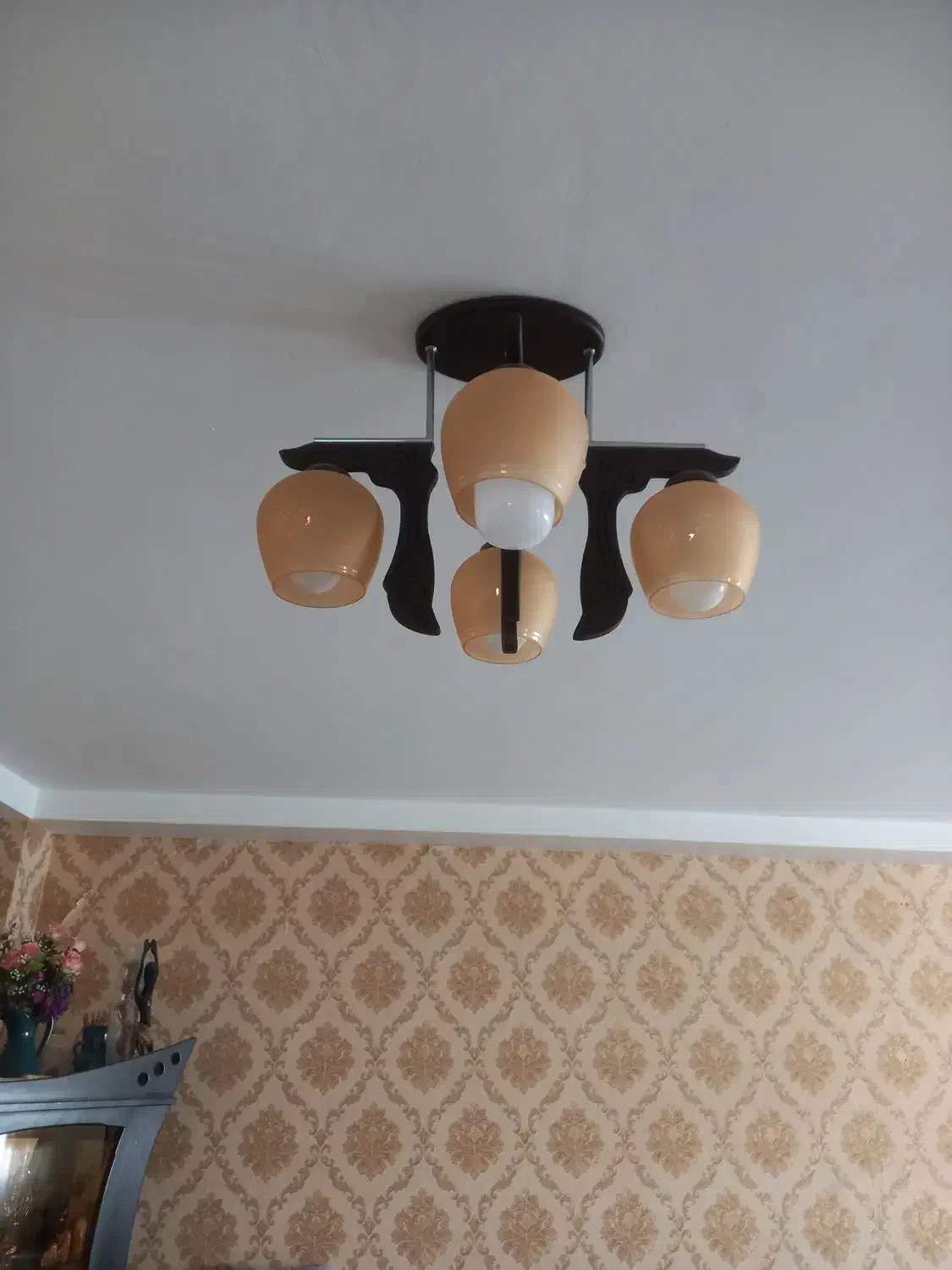 یه جفت لوستر چوبی چهار شاخه|لوستر و چراغ آویز|صدرا-فارس, فاز ۱|دیوار