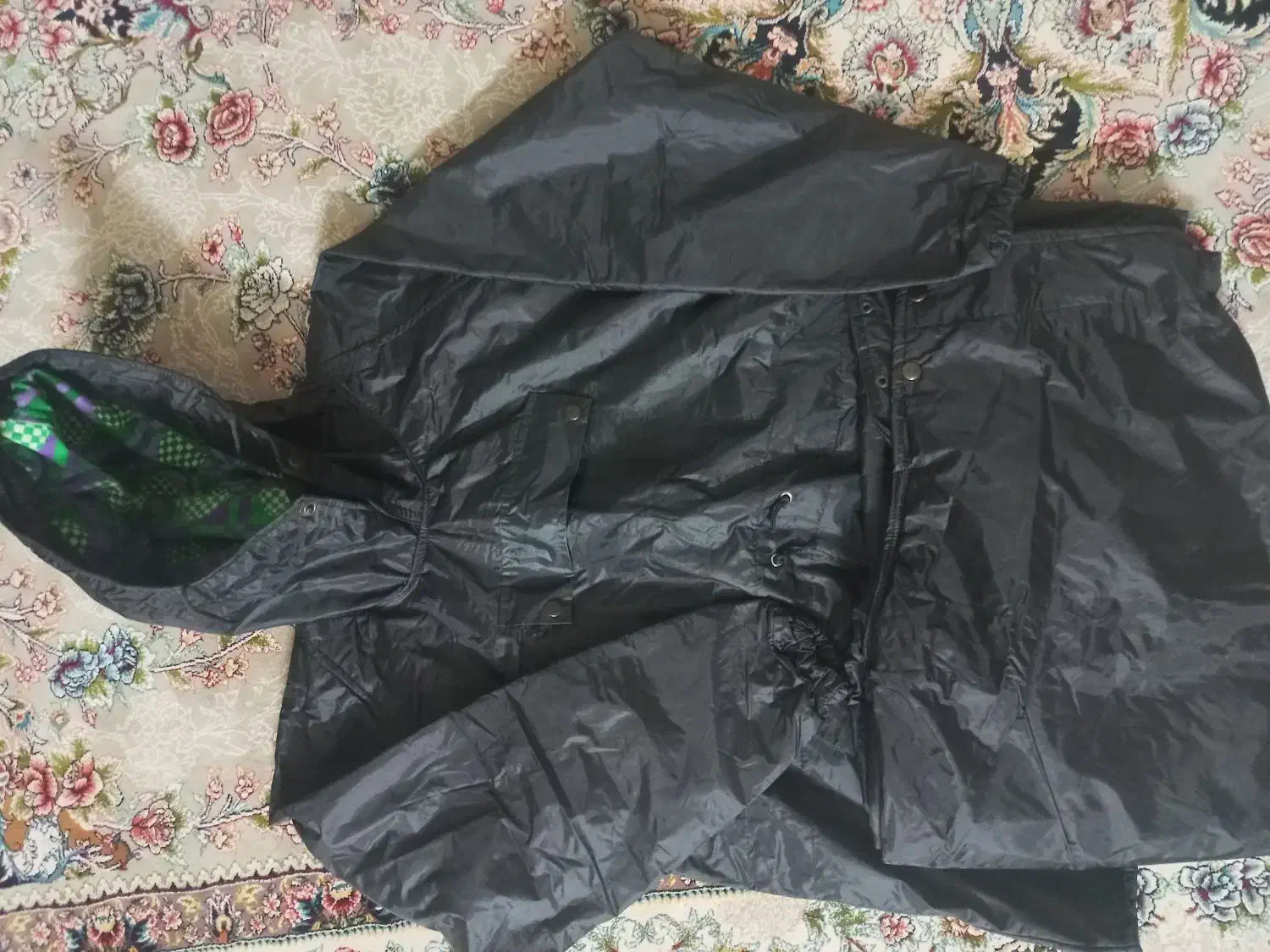 بارانی|لباس|شاهینشهر, خانه کارگر|دیوار