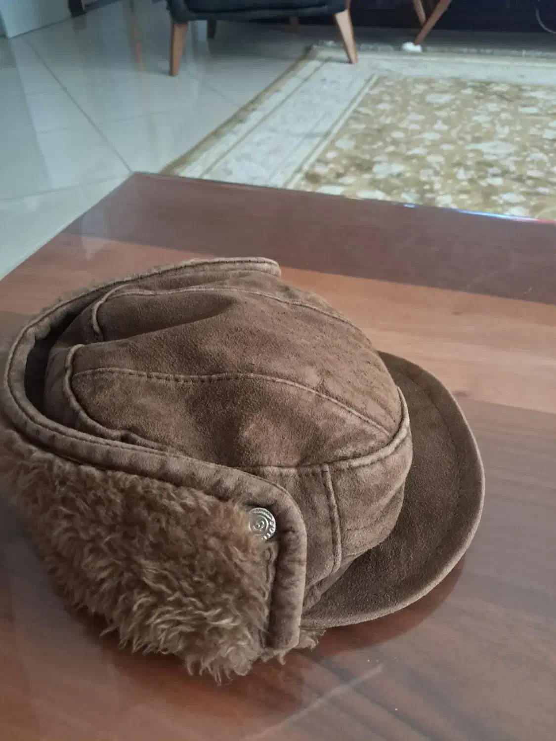 کلاه چرم خزدار|لباس|رشت, توشیبا|دیوار