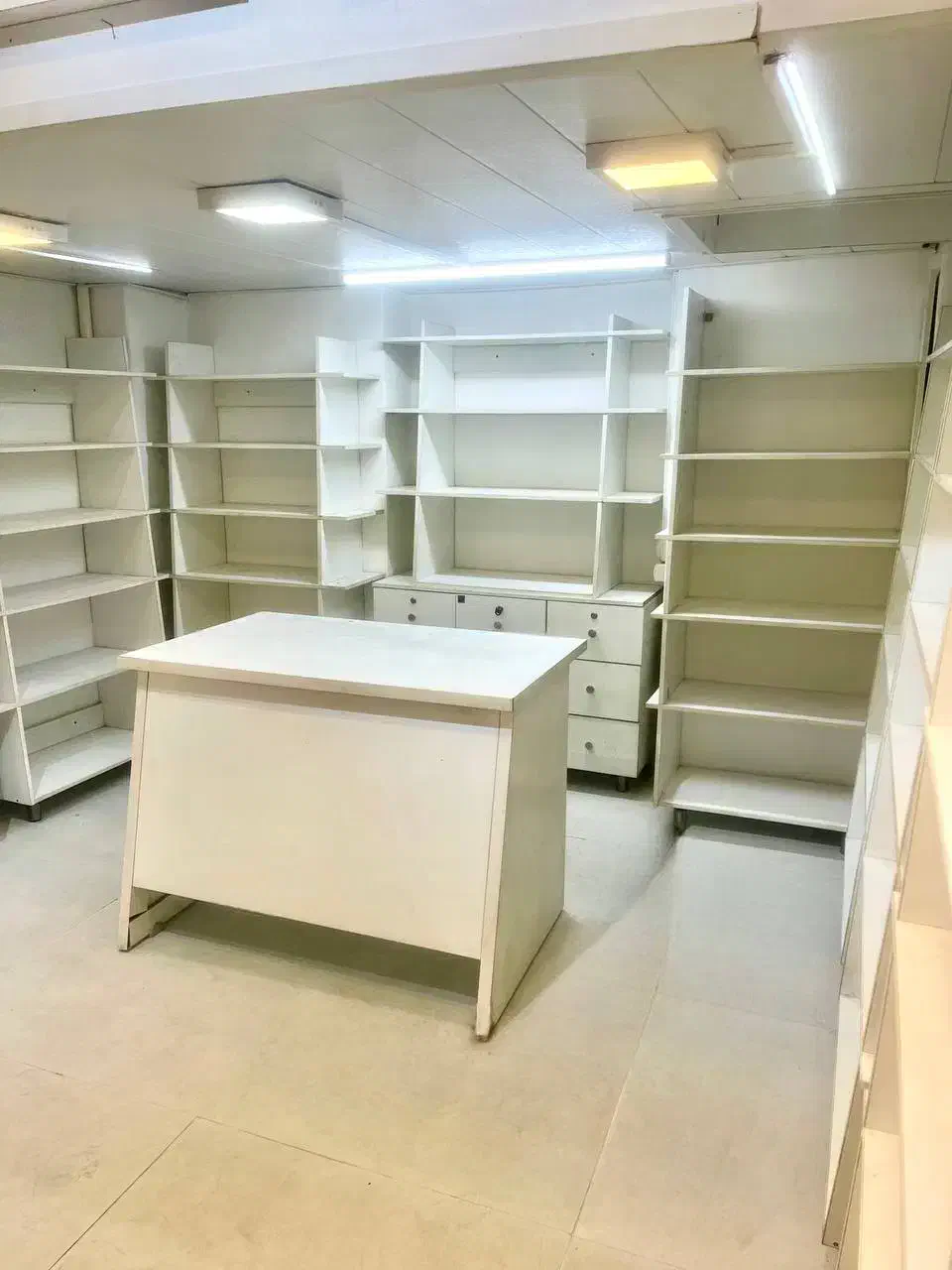 اجاره مغازه آرایشی پاساژ موثقی، بازار بزرگ تهران|اجارهٔ مغازه و غرفه|تهران, بازار|دیوار