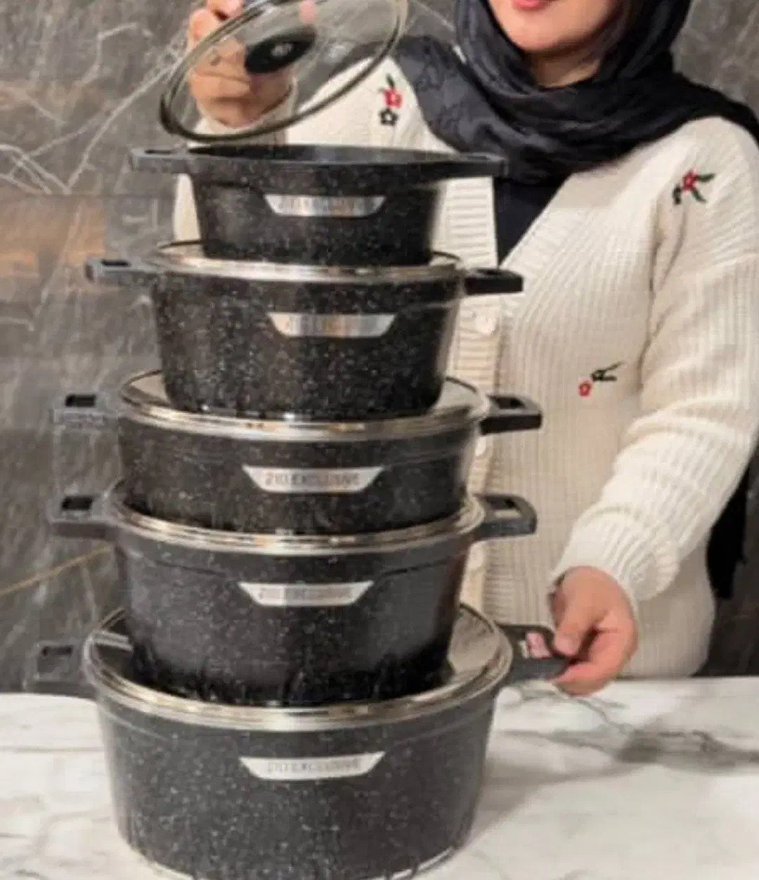 مشکی قابلمه زیو|ظروف پختوپز|فولادشهر, فولادشهر|دیوار