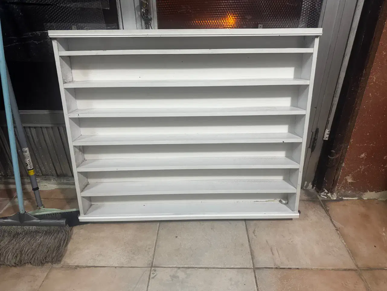 استند شیشه خور|کتابخانه، شلف، قفسههای دیواری|شیراز, آزادگان|دیوار