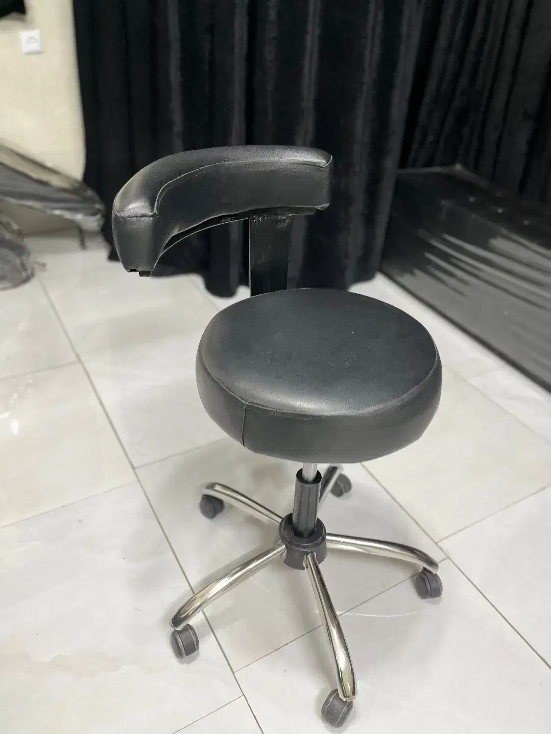 صندلی استاد کار ارایشگاه|آرایشگاه و سالن‌های زیبایی|قم, هفت تیر|دیوار