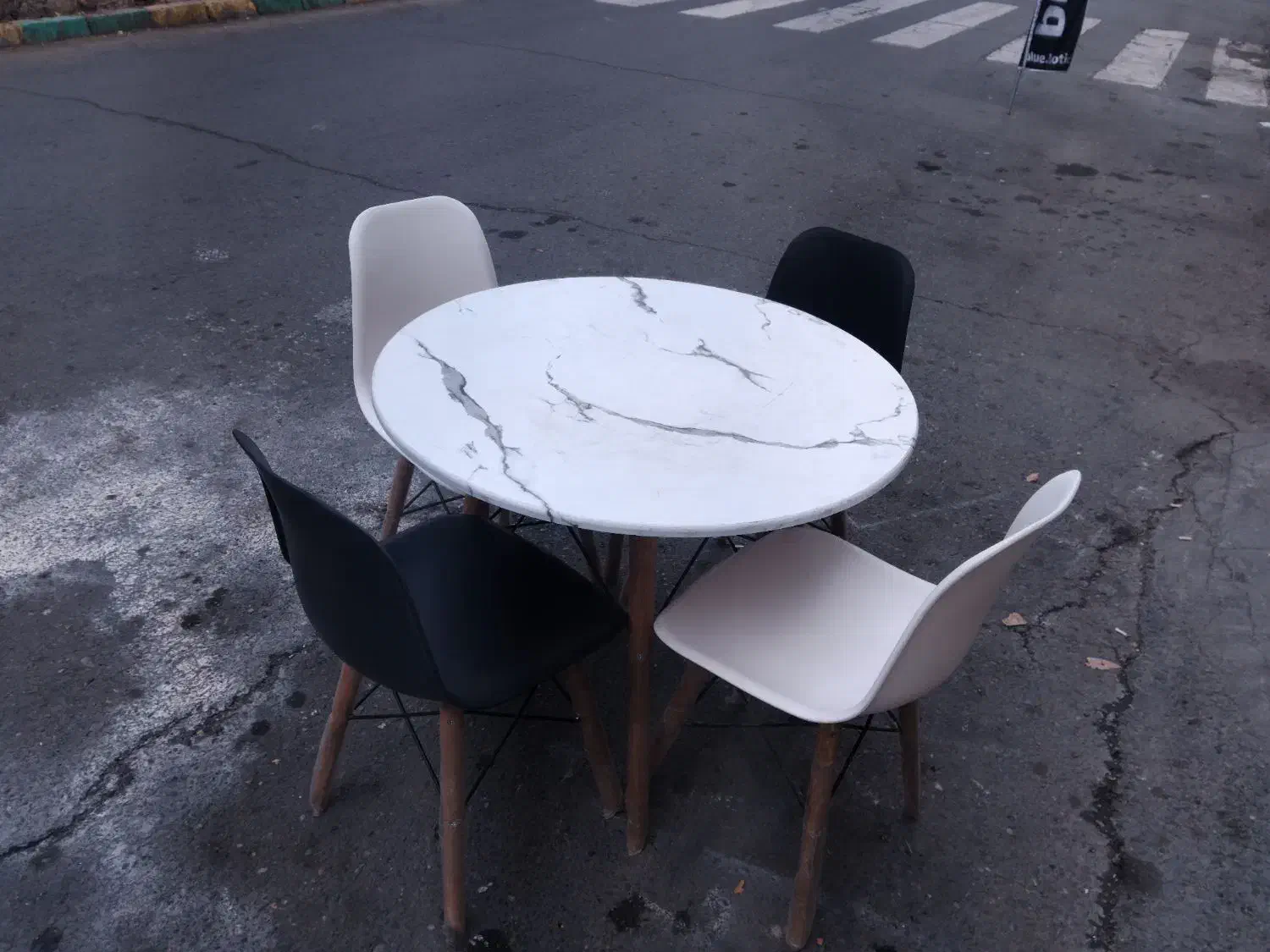 ناهارخوری ۴نفره|میز و صندلی غذاخوری|مشکیندشت, |دیوار