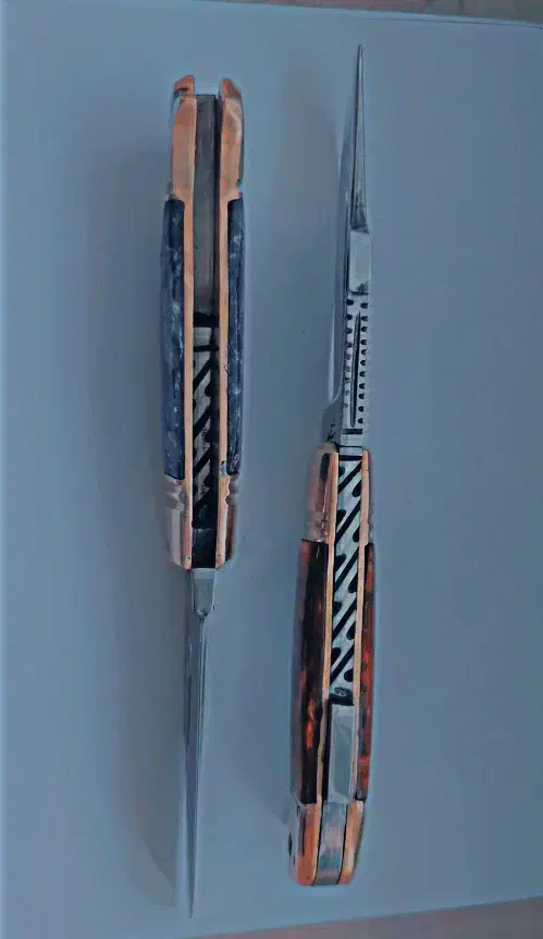 چاقو ضامندار|کلکسیون اشیاء عتیقه|سلطانیه, |دیوار