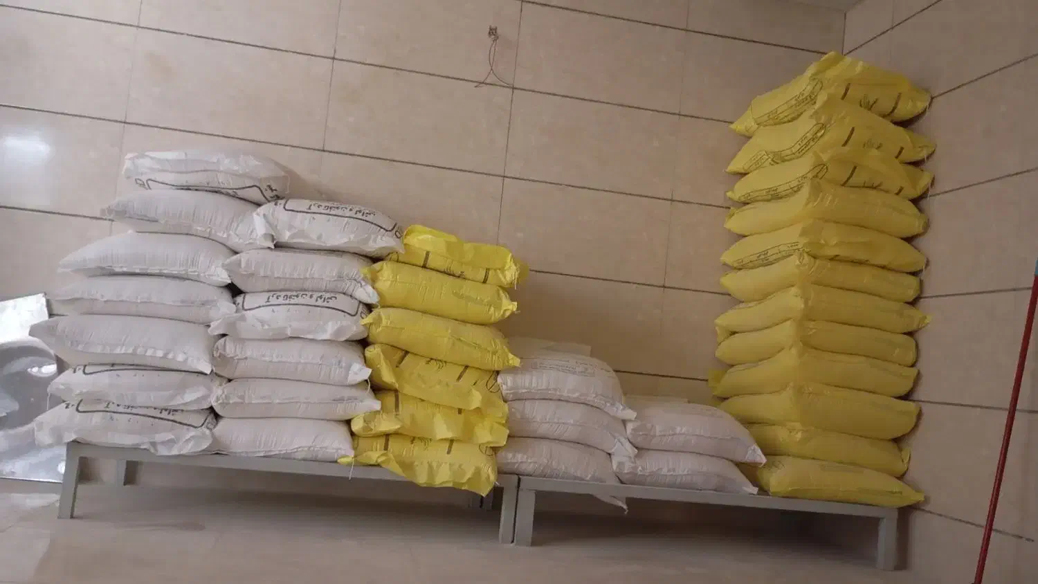 استخدامی فروشنده خانم. نانوایی|استخدام خدمات فروشگاه و رستوران|شاهینشهر, شهرک گلدیس|دیوار